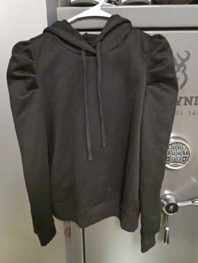 Girls Black Hoodie W Puff Sleeves